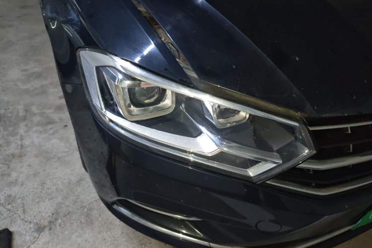 Used Volkswagen Bora 2018 1.5L Manual Comfort Model Right Front Headlight