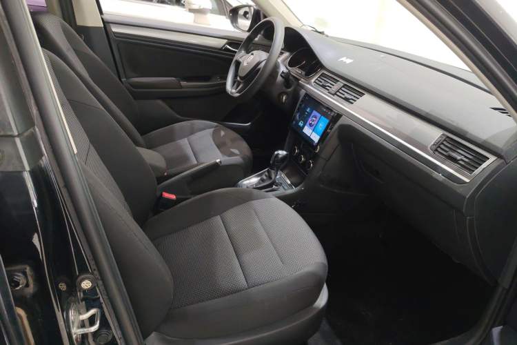 Used Volkswagen Bora 2018 1.5L Automatic Fashion Model Right Front Seat