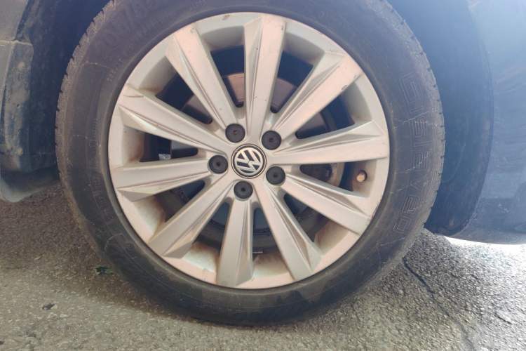Used Volkswagen Bora 2018 1.5L Automatic Comfort Model Right Front Wheel Hub