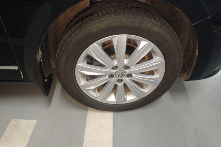 Used Volkswagen Bora 2018 1.5L Automatic Comfort Model Right Front Wheel Hub