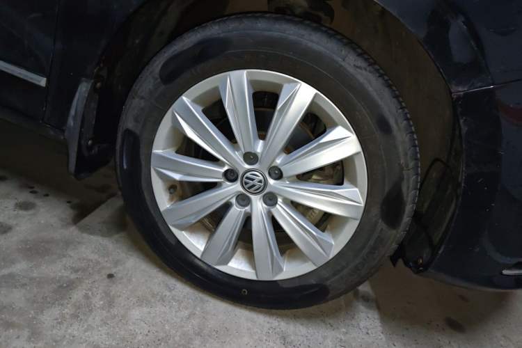 Used Volkswagen Bora 2018 1.5L Manual Comfort Model Right Front Wheel Hub