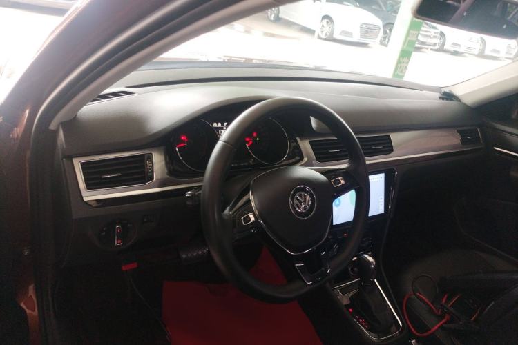 Used Volkswagen Bora 2018 1.5L Automatic Comfort Model Center Console