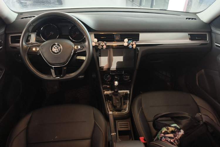 Used Volkswagen Bora 2018 1.5L Automatic Comfort Model Center Console