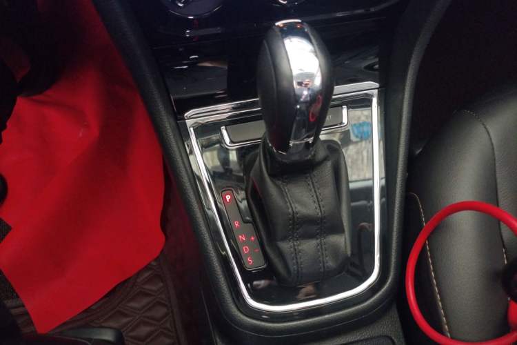 Used Volkswagen Bora 2018 1.5L Automatic Comfort Model Gear Lever