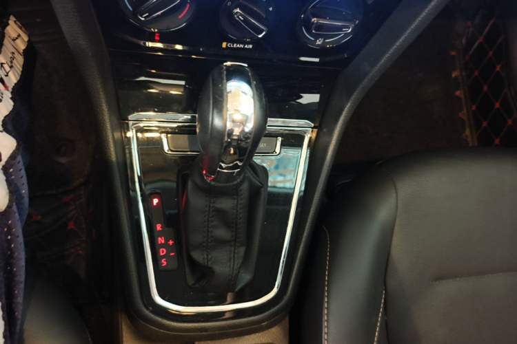 Used Volkswagen Bora 2018 1.5L Automatic Comfort Model Gear Lever