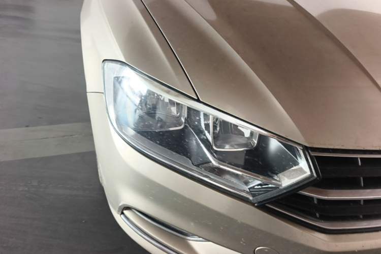 Used Volkswagen Bora 2018 1.5L Automatic Comfort Model Right Front Headlight