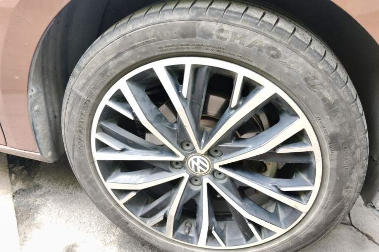 Used Volkswagen Bora 2018 1.5L Automatic Comfort Model Right Front Wheel Hub
