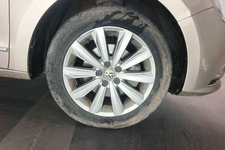 Used Volkswagen Bora 2018 1.5L Automatic Comfort Model Right Front Wheel Hub