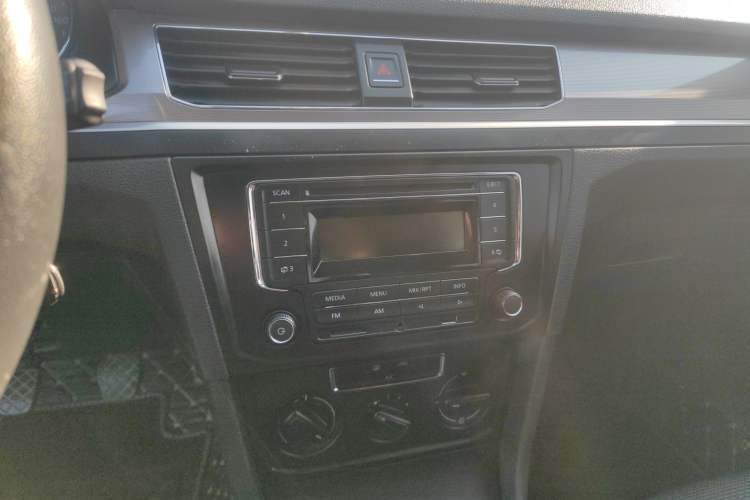 Used Volkswagen Bora 2018 1.5L Manual Fashion Model Audio And AC Panel
