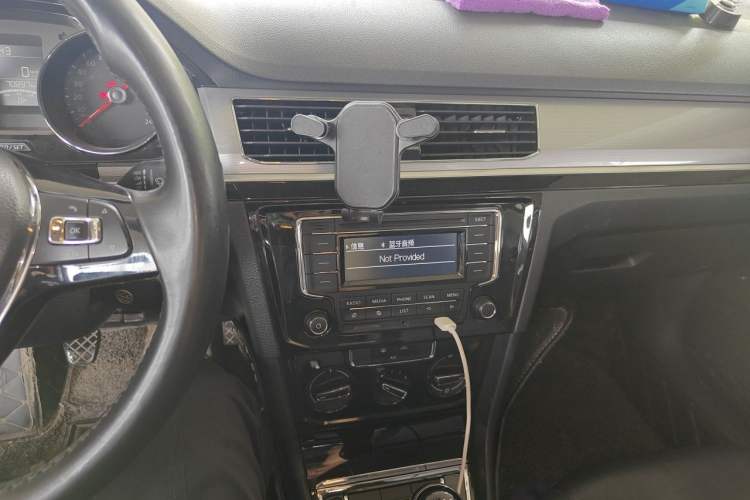 Used Volkswagen Bora 2018 1.5L Manual Comfort Model Audio And AC Panel