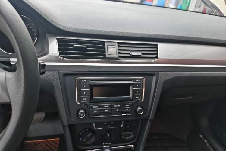 Used Volkswagen Bora 2018 1.5L Automatic Fashion Model Audio And AC Panel