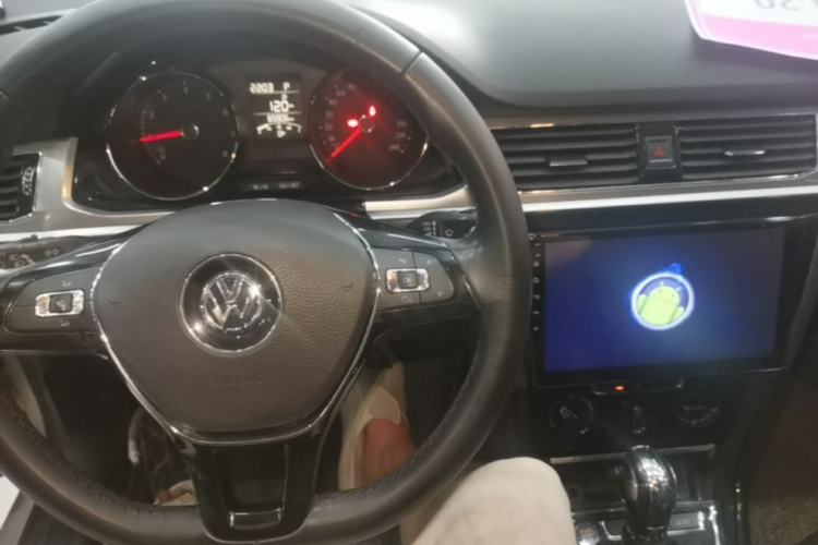 Used Volkswagen Bora 2018 1.5L Automatic Comfort Model Center Console