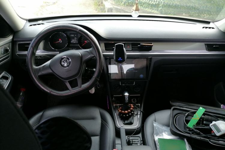Used Volkswagen Bora 2018 1.5L Automatic Fashion Model Center Console
