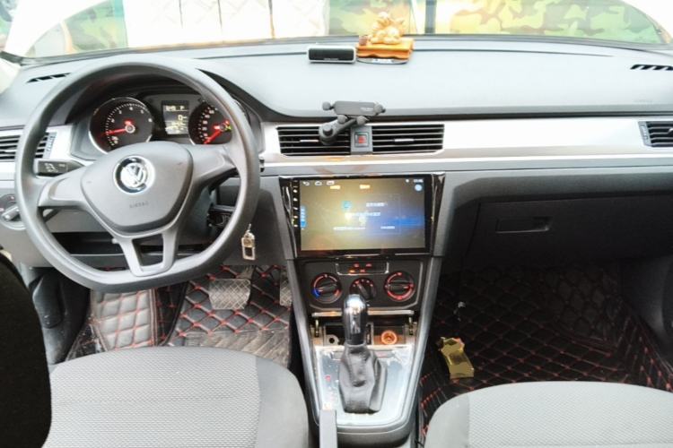 Used Volkswagen Bora 2018 1.5L Automatic Fashion Model Center Console
