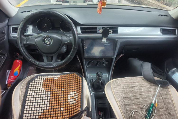 Used Volkswagen Bora 2018 1.5L Manual Fashion Model Center Console