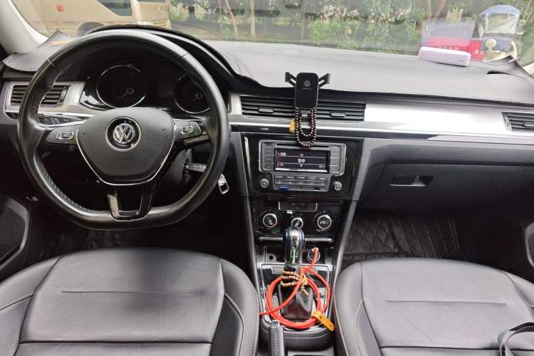 Used Volkswagen Bora 2018 1.5L Automatic Comfort Model Center Console