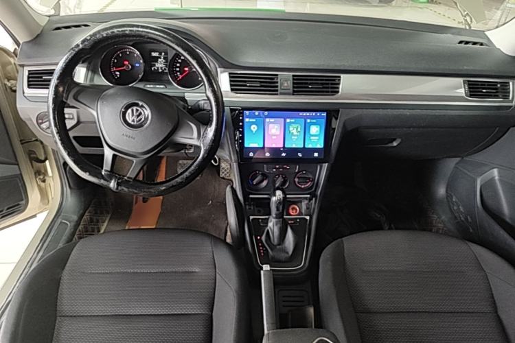 Used Volkswagen Bora 2018 1.5L Automatic Fashion Model Center Console