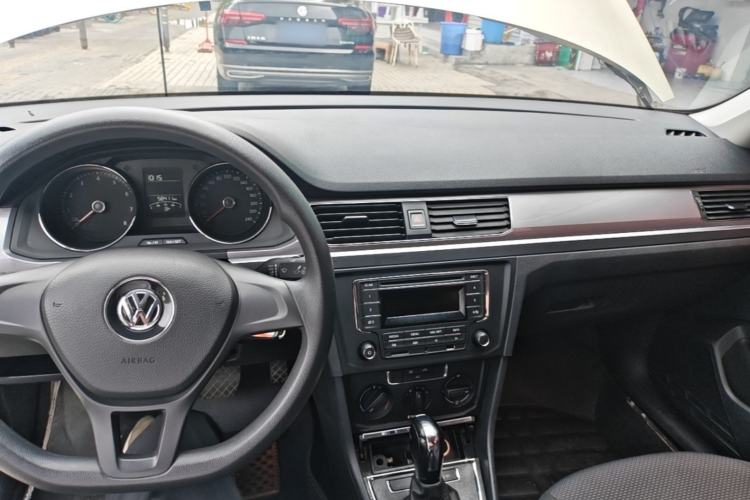 Used Volkswagen Bora 2018 1.5L Automatic Fashion Model Center Console