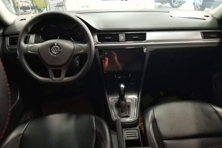 Used Volkswagen Bora 2018 1.5L Automatic Fashion Model Center Console