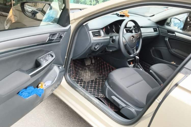 Used Volkswagen Bora 2018 1.5L Automatic Fashion Model Driver Seat