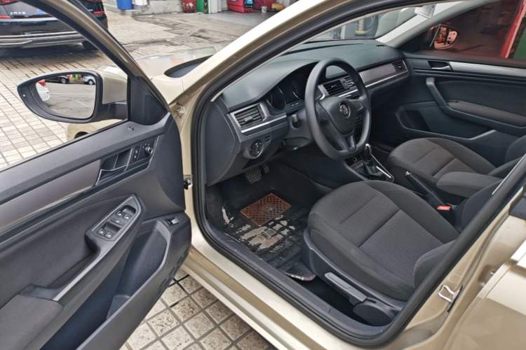 Used Volkswagen Bora 2018 1.5L Automatic Fashion Model Driver Seat