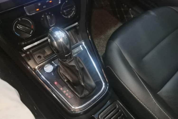Used Volkswagen Bora 2018 1.5L Automatic Comfort Model Gear Lever
