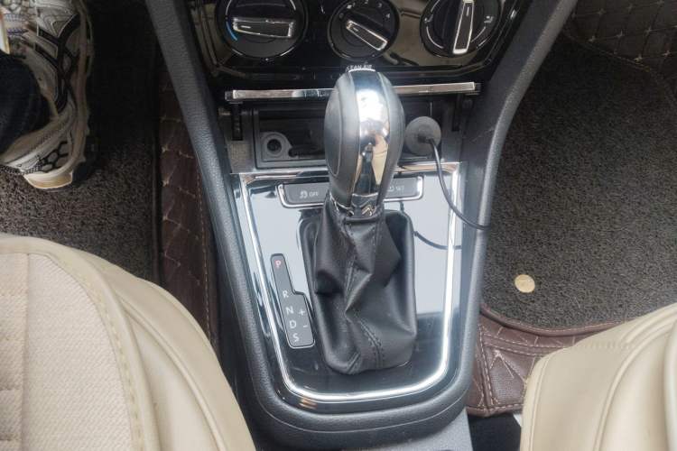 Used Volkswagen Bora 2018 1.5L Automatic Comfort Model Gear Lever