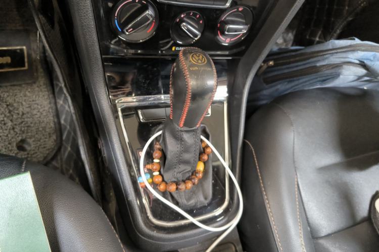 Used Volkswagen Bora 2018 1.5L Automatic Comfort Model Gear Lever