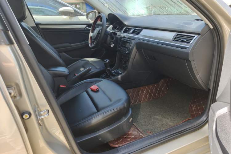 Used Volkswagen Bora 2018 1.5L Manual Fashion Model Interior 1