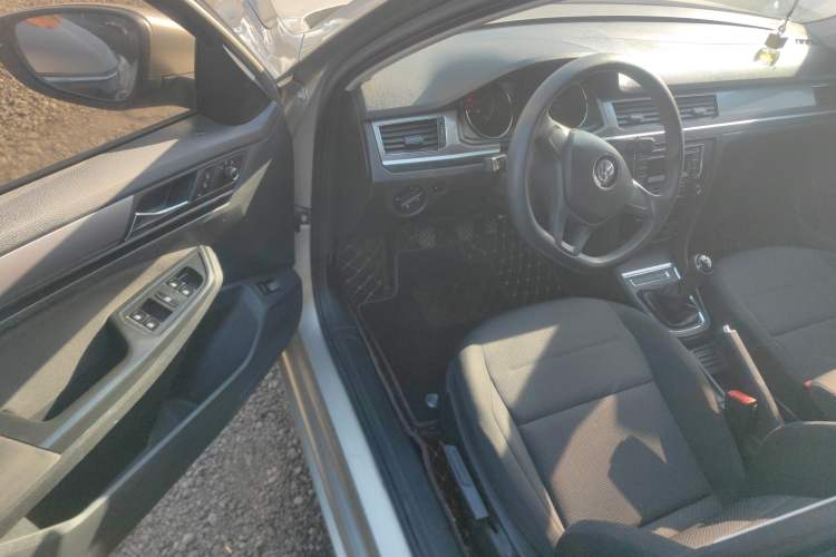 Used Volkswagen Bora 2018 1.5L Manual Fashion Model Interior 3