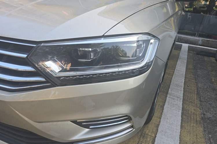 Used Volkswagen Bora 2018 1.5L Automatic Fashion Model Left Front Headlight