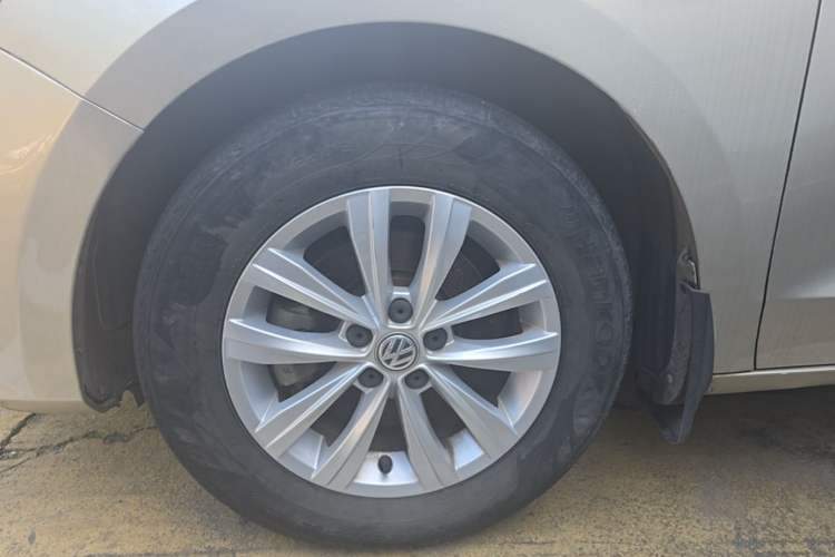 Used Volkswagen Bora 2018 1.5L Automatic Fashion Model Left Front Wheel Hub