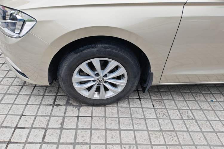 Used Volkswagen Bora 2018 1.5L Automatic Fashion Model Left Front Wheel Hub