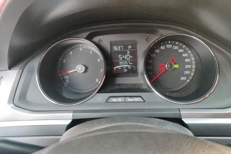 Used Volkswagen Bora 2018 1.5L Automatic Fashion Model Odometer Close Up