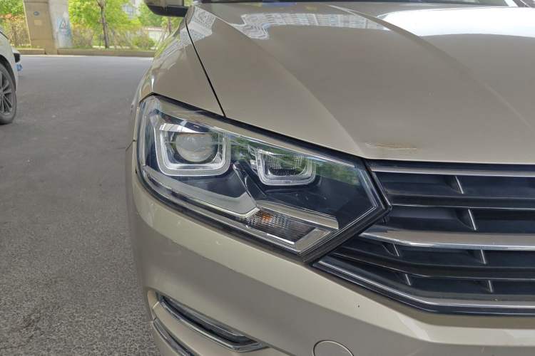 Used Volkswagen Bora 2018 1.5L Manual Comfort Model Right Front Headlight