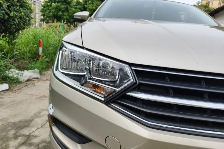 Used Volkswagen Bora 2018 1.5L Manual Fashion Model Right Front Headlight