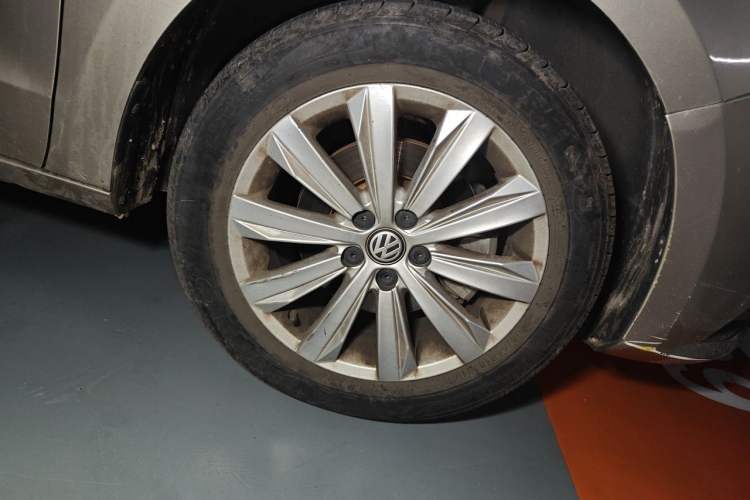 Used Volkswagen Bora 2018 1.5L Automatic Comfort Model Right Front Wheel Hub