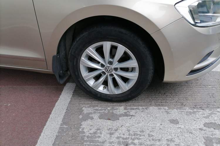 Used Volkswagen Bora 2018 1.5L Automatic Fashion Model Right Front Wheel Hub