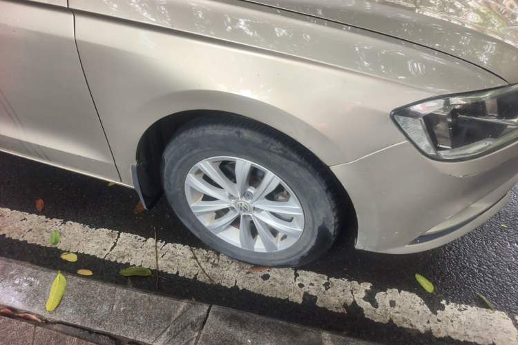 Used Volkswagen Bora 2018 1.5L Manual Fashion Model Right Front Wheel Hub