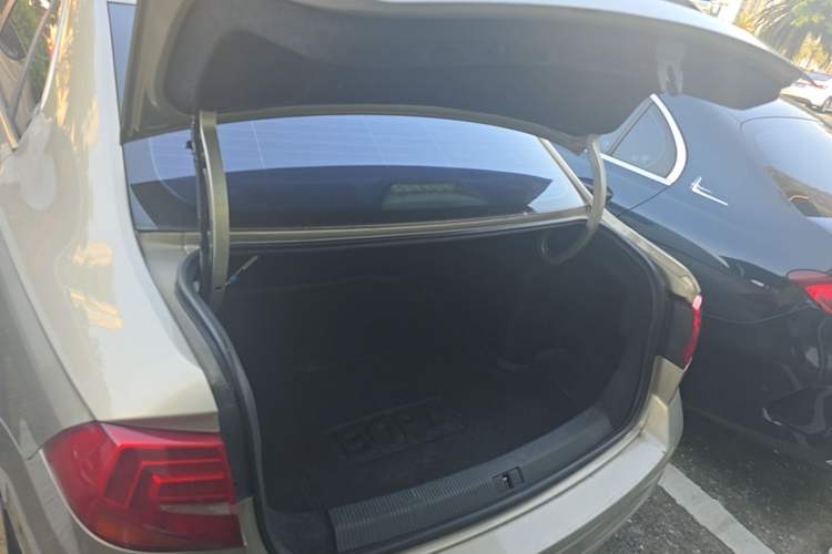 Used Volkswagen Bora 2018 1.5L Automatic Fashion Model Trunk