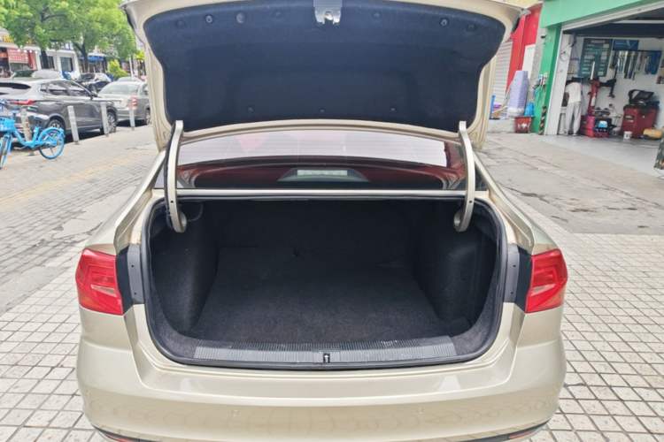 Used Volkswagen Bora 2018 1.5L Automatic Fashion Model Trunk