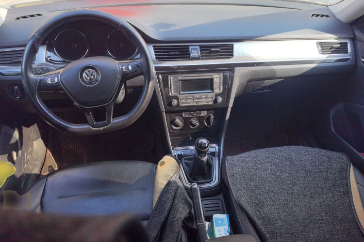 Used Volkswagen Bora 2018 1.5L Manual Comfort Model Center Console