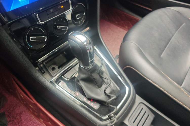Used Volkswagen Bora 2018 1.5L Automatic Comfort Model Gear Lever