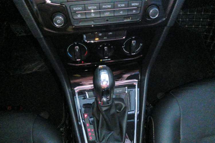 Used Volkswagen Bora 2018 1.5L Automatic Comfort Model Gear Lever