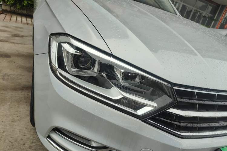 Used Volkswagen Bora 2018 1.5L Manual Comfort Model Right Front Headlight