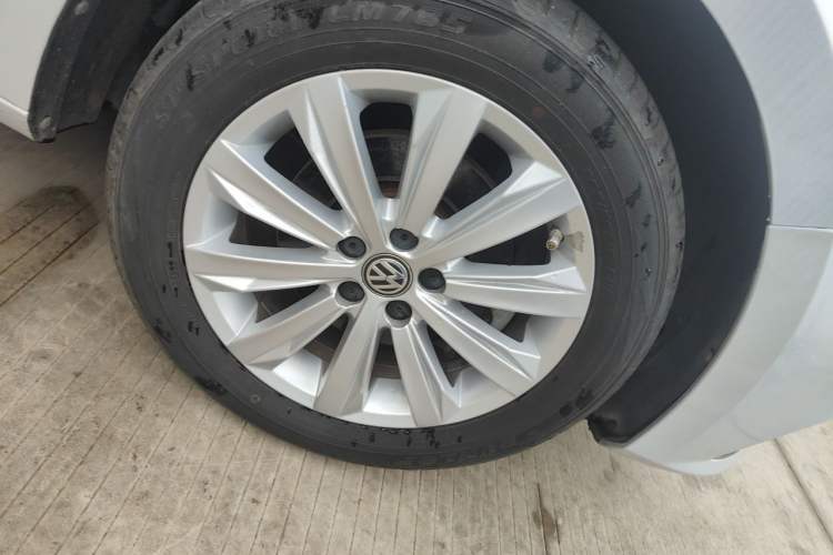 Used Volkswagen Bora 2018 1.5L Manual Comfort Model Right Front Wheel Hub