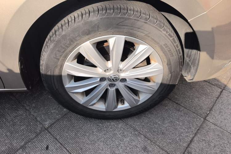 Used Volkswagen Bora 2018 1.5L Manual Comfort Model Right Front Wheel Hub
