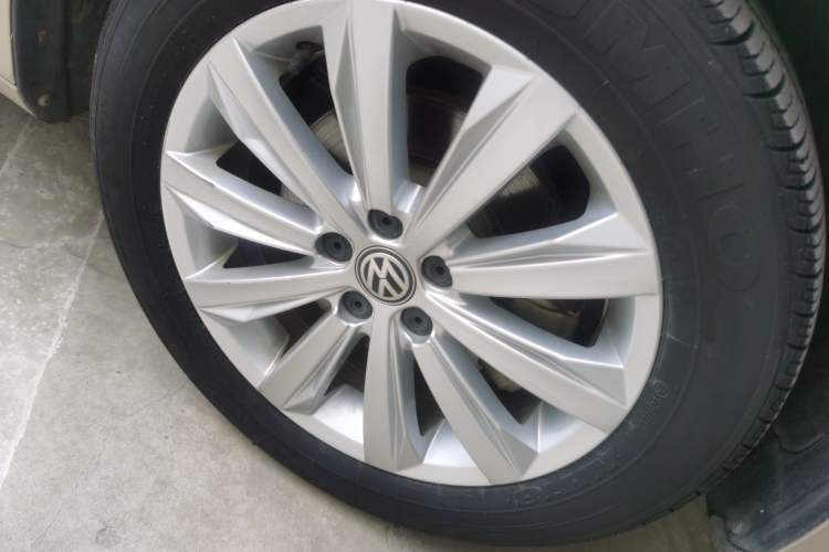 Used Volkswagen Bora 2018 1.5L Automatic Comfort Model Right Front Wheel Hub