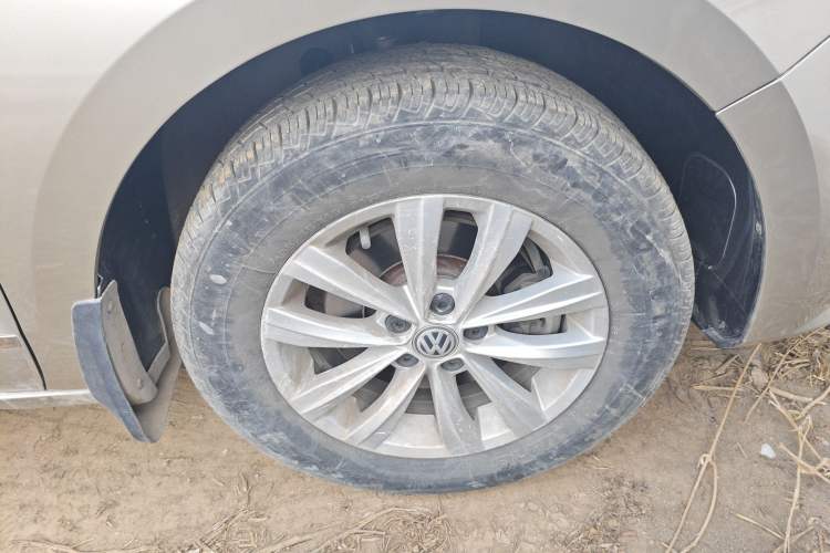 Used Volkswagen Bora 2018 1.5L Manual Fashion Model Right Front Wheel Hub