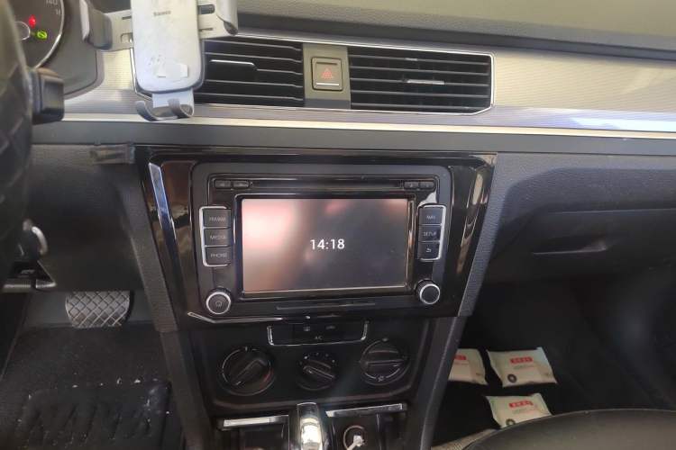 Used Volkswagen Bora 2018 1.5L Automatic Fashion Model Audio And AC Panel